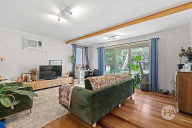 House For Sale - VIC - Cowes - 3922 - Coastal Comfort Just Moments From the Beach  (Image 2)