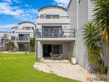 Unit For Sale - NSW - Batehaven - 2536 - Resort-Style 2 bedroom Ground Floor Apartment - Just 200m to Corrigans Beach !  (Image 2)