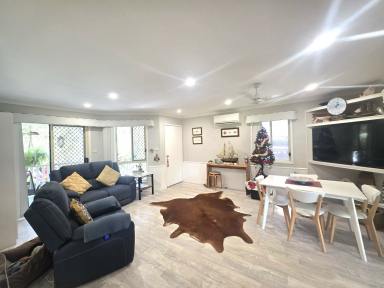 House For Sale - QLD - Macleay Island - 4184 - Charming Island Retreat  (Image 2)