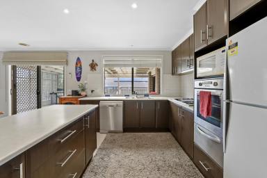 House For Sale - VIC - Drouin - 3818 - FAMILY SIZE HOME  (Image 2)