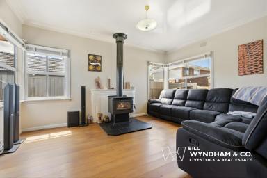 House For Sale - VIC - Bairnsdale - 3875 - Character, Comfort, and Incredible Shedding  (Image 2)