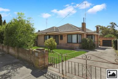 House Leased - VIC - Newborough - 3825 - Renovated Family home with plenty of space  (Image 2)