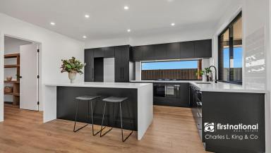 House For Sale - NSW - Moama - 2731 - Central Modern Living Awaits  (Image 2)