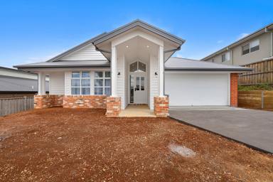 House For Sale - VIC - Warragul - 3820 - Brand New Sophistication - Move Straight In, No Build Wait.  (Image 2)