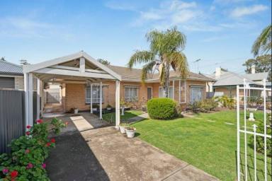 House For Lease - SA - Brooklyn Park - 5032 - Recently Renovated 3 Bedroom Home in Prime Brooklyn Park Location  (Image 2)