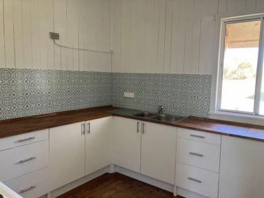 House For Lease - QLD - Yarraman - 4614 - Farm House to Rent  (Image 2)