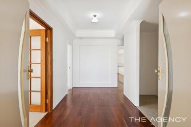 House For Sale - WA - Lakelands - 6180 - Move-In Ready and Absolutely Massive!  (Image 2)