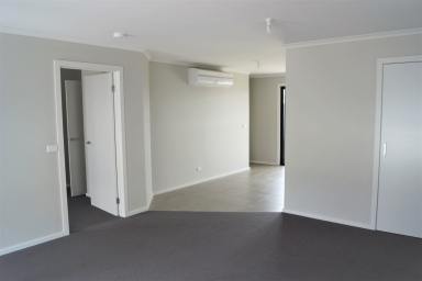 House For Lease - VIC - Horsham - 3400 - MODERN LIVING IN QUIET LOCATION  (Image 2)