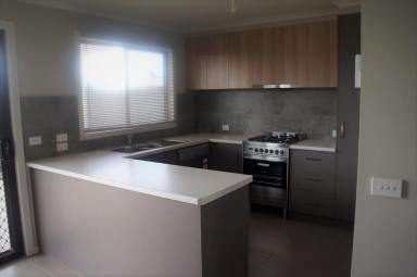 House For Lease - VIC - Horsham - 3400 - MODERN LIVING IN QUIET LOCATION  (Image 2)
