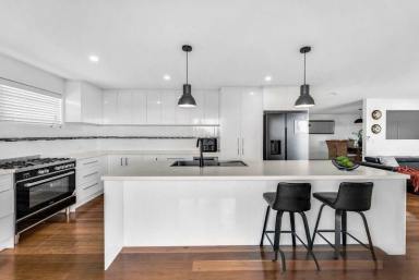 House For Sale - QLD - Macleay Island - 4184 - Where Every Morning Begins with the Ocean (Image 2)