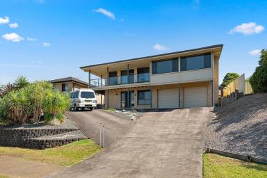 House For Sale - NSW - Raymond Terrace - 2324 - ELEVATED FAMILY LIVING WITH VIEWS!  (Image 2)