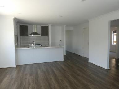 House For Lease - VIC - Lucknow - 3875 - MODERN HOME BROOKFIELD LAKES ESTATE  (Image 2)