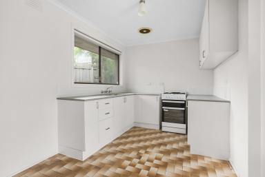 Unit Leased - VIC - Parkdale - 3195 - COSY 2 BEDROOM UNIT IN AN IDEAL LOCATION!  (Image 2)