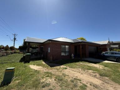 House Leased - VIC - Hamilton - 3300 - Private Road Living  (Image 2)