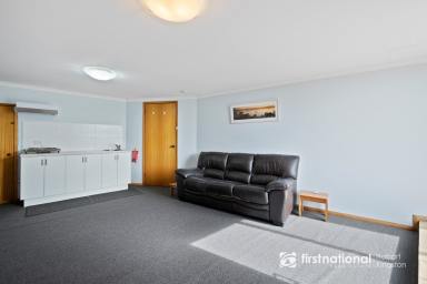 Flat For Lease - TAS - Blackmans Bay - 7052 - 1 Bedroom Flat in Popular Location  (Image 2)