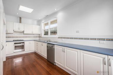 House Leased - VIC - Aspendale - 3195 - GREAT FAMILY HOME | PERFECT LOCATION | LARGE REAR GARDEN (Image 2)