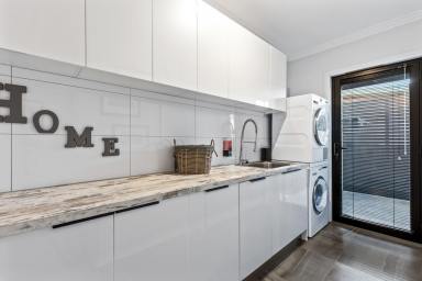 House For Sale - VIC - Strathdale - 3550 - Executive entertainer in exclusive Strathdale setting (Image 2)