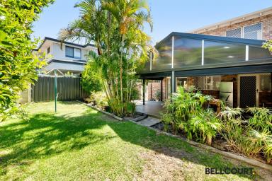 Townhouse For Sale - WA - Como - 6152 - A HIDDEN GEM WITH A LARGE YARD! (Image 2)