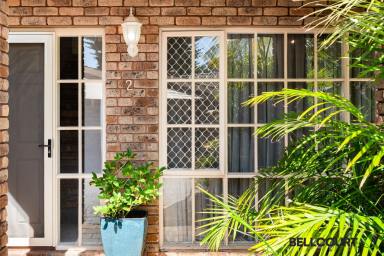 Townhouse For Sale - WA - Como - 6152 - A HIDDEN GEM WITH A LARGE YARD! (Image 2)