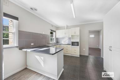 House For Sale - VIC - Stawell - 3380 - Centrally Positioned Low Maintenance Brick Veneer Home  (Image 2)