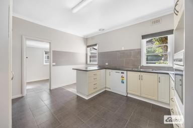 House For Sale - VIC - Stawell - 3380 - Centrally Positioned Low Maintenance Brick Veneer Home  (Image 2)