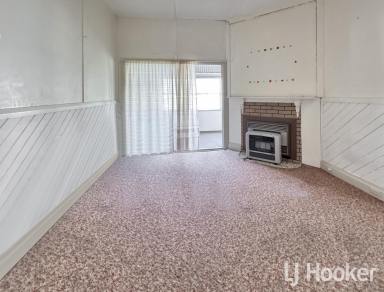 House For Lease - NSW - Inverell - 2360 - Central 2-Bedroom Home  (Image 2)