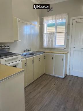 Unit Leased - NSW - Inverell - 2360 - Low Maintenance Unit on Ross Hill (Image 2)