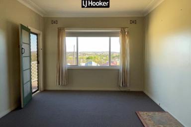 Unit Leased - NSW - Inverell - 2360 - Low Maintenance Unit on Ross Hill (Image 2)