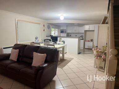 Unit For Lease - NSW - Inverell - 2360 - Modern, Two Story Home  (Image 2)
