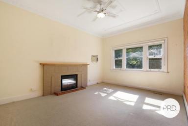 House For Lease - NSW - Albury - 2640 - CHARACTER FILLED CENTRAL ALBURY HOME  (Image 2)