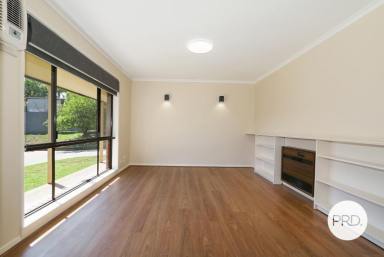 House For Lease - NSW - West Albury - 2640 - LOW-MAINTENANCE LIVING IN WEST ALBURY  (Image 2)