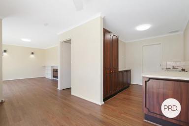 House For Lease - NSW - West Albury - 2640 - LOW-MAINTENANCE LIVING IN WEST ALBURY  (Image 2)