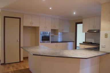 House For Lease - NSW - Kooringal - 2650 - CHARMING FAMILY HOME IN A PRIME LOCATION  (Image 2)