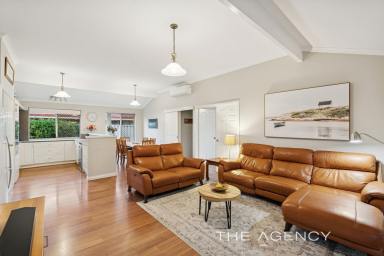 House For Sale - WA - Kinross - 6028 - MUCH LOVED FAMILY HOME READY FOR YOUR NEXT CHAPTER  (Image 2)