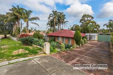 House For Sale - WA - Parmelia - 6167 - BIG BLOCK. PRIME LOCATION. ADD-VALUE OPPORTUNITY  (Image 2)