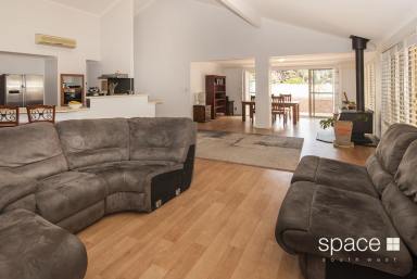 House For Sale - WA - Margaret River - 6285 - Spacious Living (Image 2)