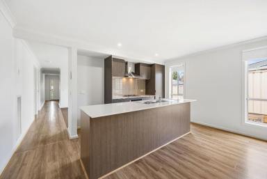 House For Lease - VIC - Mount Clear - 3350 - A Beautiful Family Home in a Popular Location!  (Image 2)