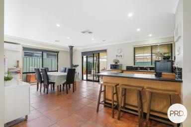 House For Lease - NSW - East Albury - 2640 - BEAUTIFUL HOME IN EASTERNVIEW ESTATE!  (Image 2)