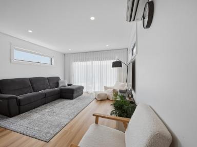 Townhouse For Sale - TAS - Sorell - 7172 - Designer Townhouse in the Heart of Sorell  (Image 2)