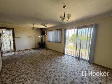 House For Sale - NSW - Inverell - 2360 - Renovators Delight (Image 2)