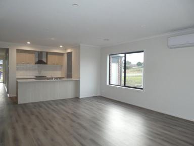 House For Lease - VIC - East Bairnsdale - 3875 - FOUR BEDROOM HOME  (Image 2)