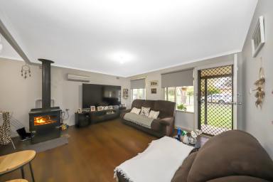 House For Lease - NSW - Tumut - 2720 - 3 Bedroom Family Home  (Image 2)