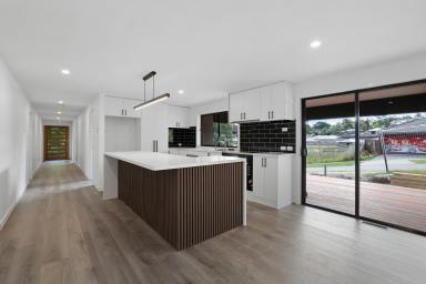 House For Sale - VIC - Drouin - 3818 - READY TO MOVE INTO (Image 2)