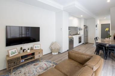 Townhouse For Sale - WA - Hamilton Hill - 6163 - Urban Lifestyle With A Breeze!  (Image 2)