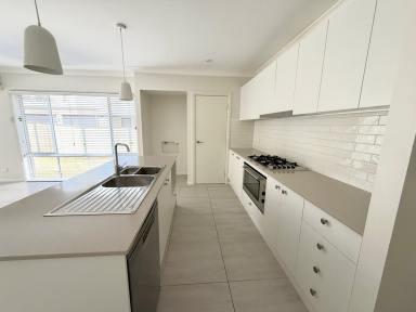 House For Lease - NSW - Sanctuary Point - 2540 - Spacious 4-Bedroom Home for Permanent Rent - Walk to Paradise Beach  (Image 2)