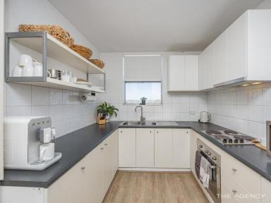 Apartment For Sale - WA - Glendalough - 6016 - Beautifully Presented & Perfectly Located  (Image 2)