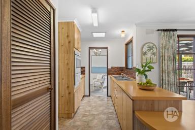 House For Sale - VIC - Frankston - 3199 - Where Walkability Meets Everyday Comfort  (Image 2)