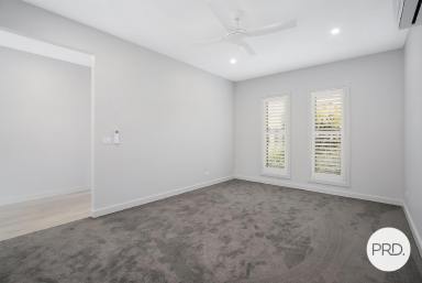 House For Lease - NSW - East Albury - 2640 - MODERN TOWNHOUSE IN EAST ALBURY  (Image 2)