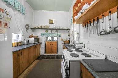 House For Sale - NSW - Tumut - 2720 - Central Location!  (Image 2)