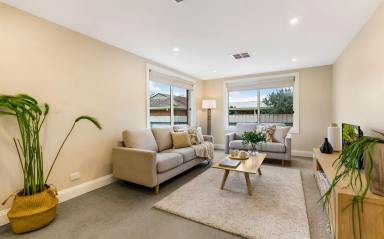 House For Sale - VIC - White Hills - 3550 - Red Clinker Brick Delight  (Image 2)